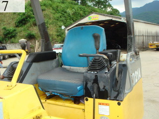 中古建設機械 中古 コマツ KOMATSU ブルドーザ  D21A-7E