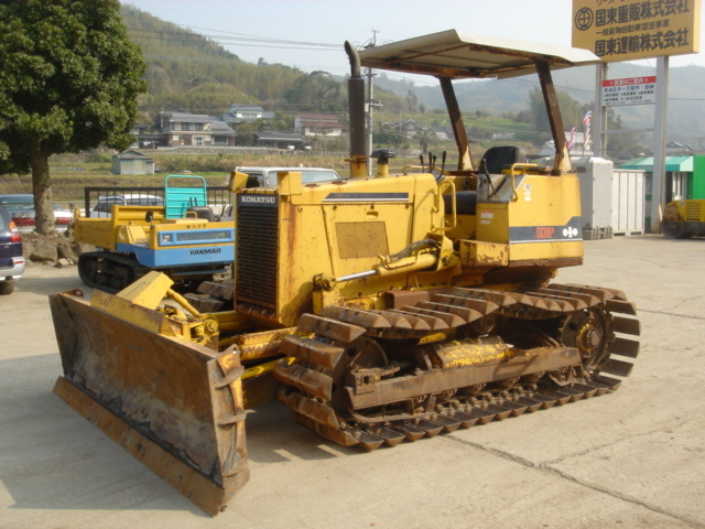 中古建設機械 中古 コマツ KOMATSU ブルドーザ  D31P-18