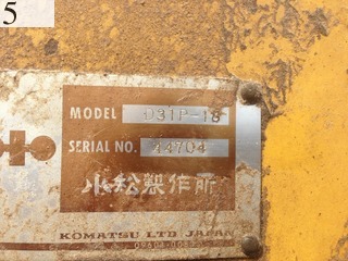 中古建設機械 中古 コマツ KOMATSU ブルドーザ  D31P-18