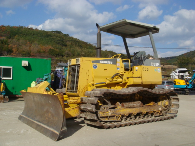 中古建設機械 中古 コマツ KOMATSU ブルドーザ  D31P-20E