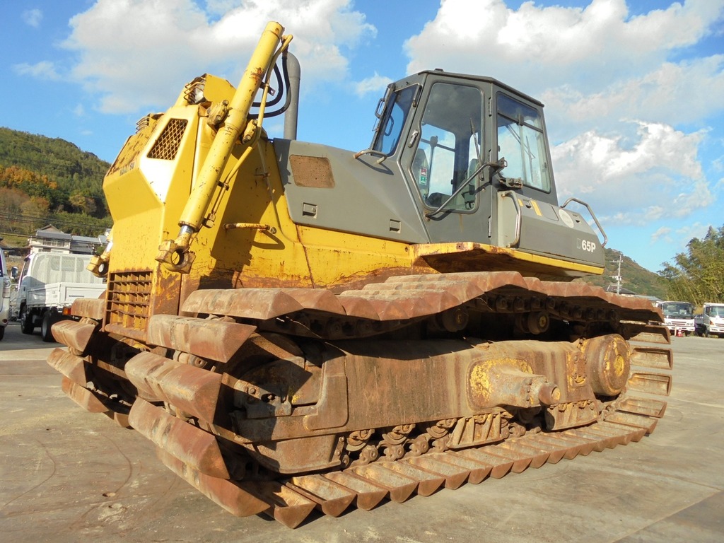 中古建設機械 中古 コマツ KOMATSU ブルドーザ  D65P-12E