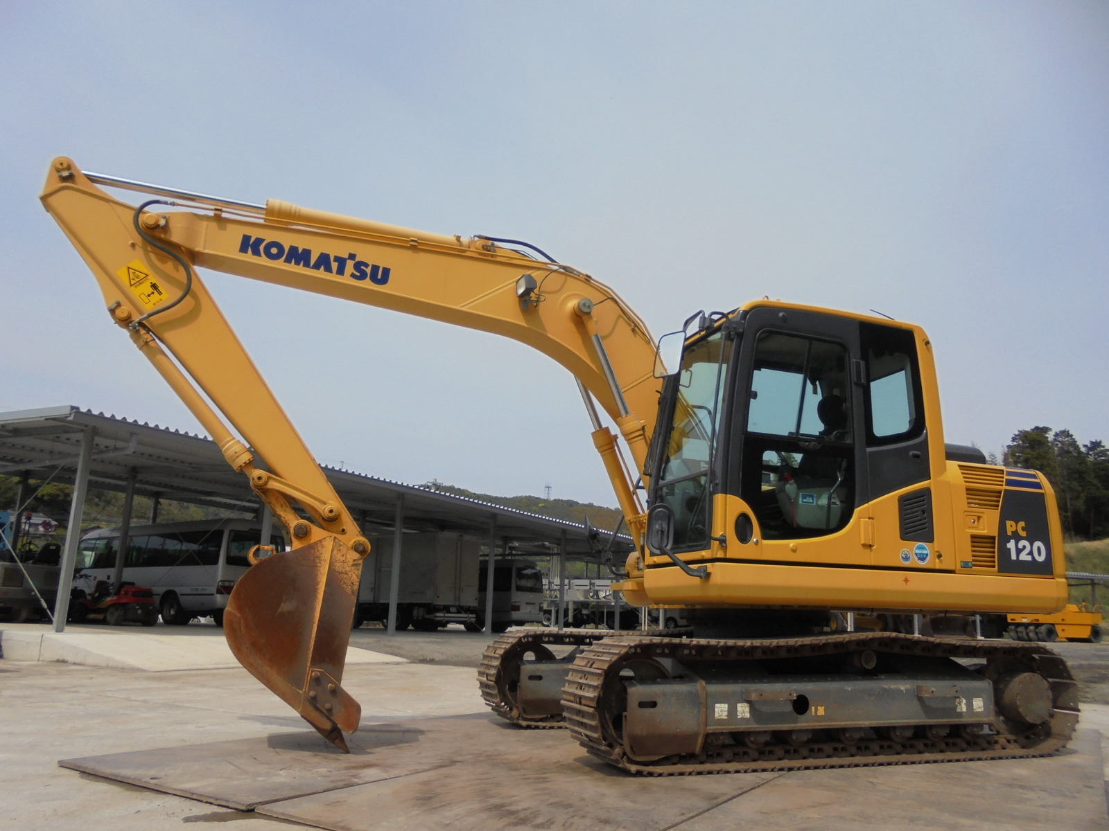 中古建設機械 中古 コマツ KOMATSU 油圧ショベル・バックホー ０．４－０．５立米 PC120-8