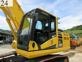 中古建設機械 中古 コマツ KOMATSU 油圧ショベル・バックホー ０．７－０．９立米 PC200-10