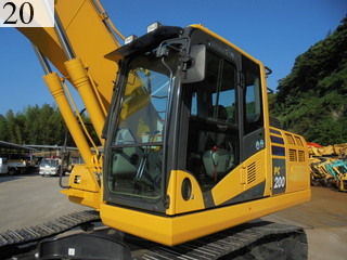 中古建設機械 中古 コマツ KOMATSU 油圧ショベル・バックホー ０．７－０．９立米 PC200-10