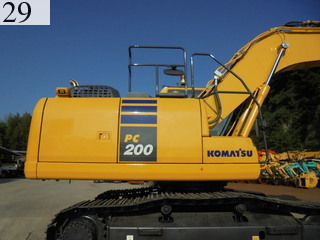 中古建設機械 中古 コマツ KOMATSU 油圧ショベル・バックホー ０．７－０．９立米 PC200-10