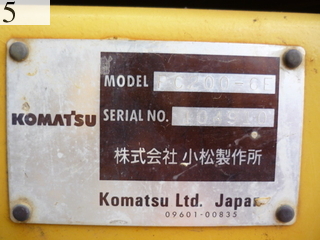 中古建設機械 中古 コマツ KOMATSU 油圧ショベル・バックホー ０．７－０．９立米 PC200-6E