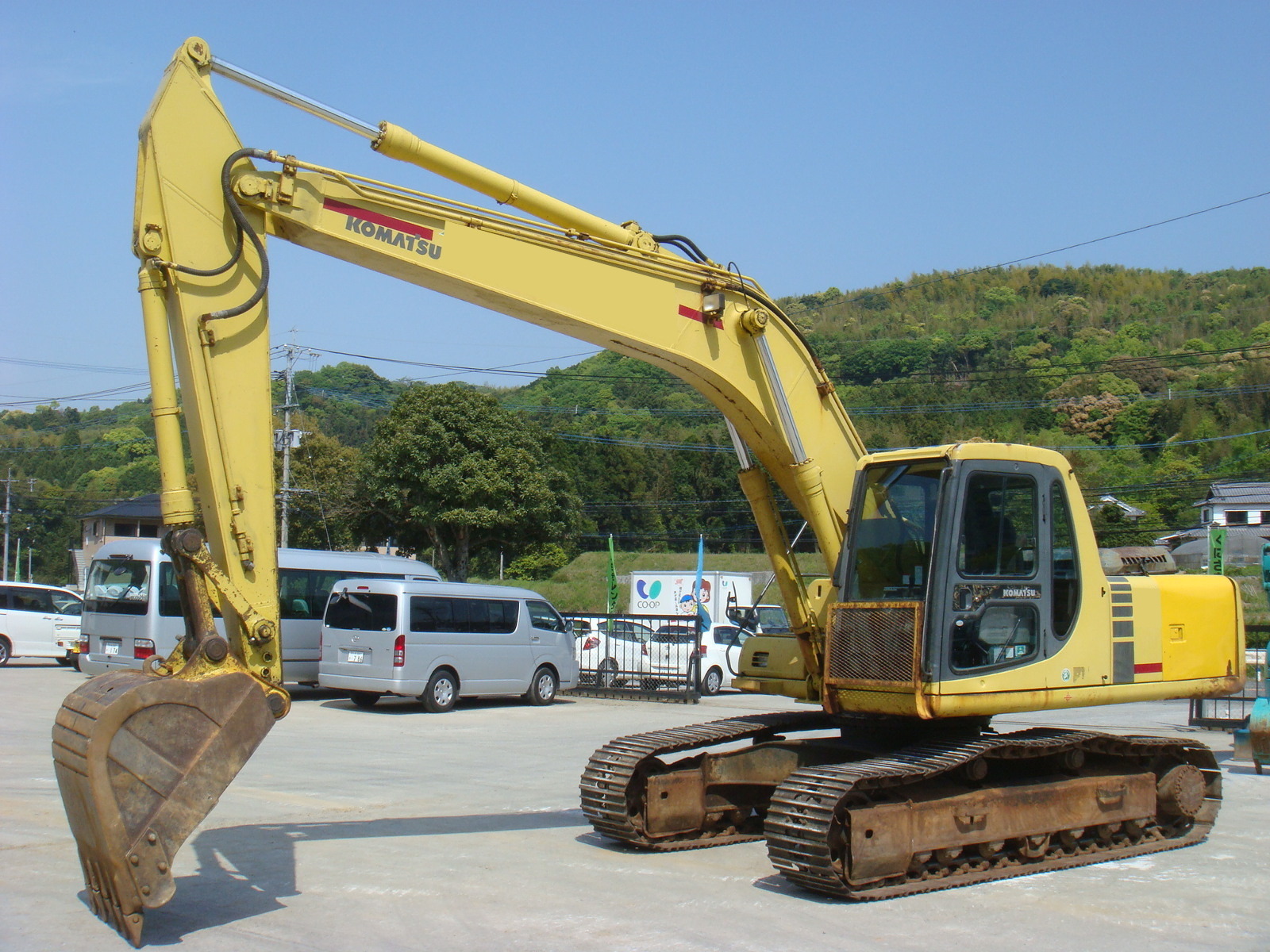 中古建設機械 中古 コマツ KOMATSU 油圧ショベル・バックホー ０．７－０．９立米 PC200-6E