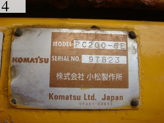 中古建設機械 中古 コマツ KOMATSU 油圧ショベル・バックホー ０．７－０．９立米 PC200-6E