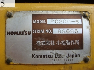 中古建設機械 中古 コマツ KOMATSU 油圧ショベル・バックホー ０．７－０．９立米 PC200-6