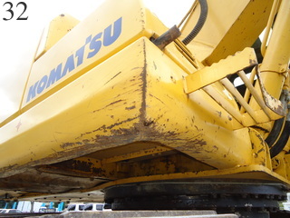 中古建設機械 中古 コマツ KOMATSU 油圧ショベル・バックホー ０．７－０．９立米 PC200-7