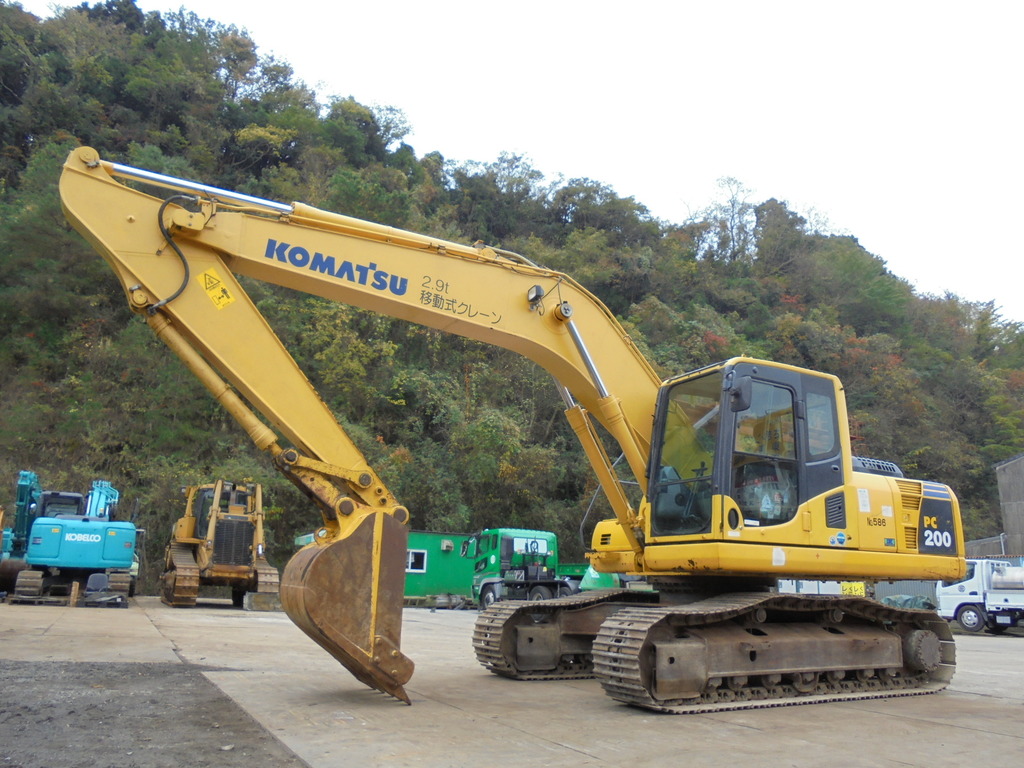 中古建設機械 中古 コマツ KOMATSU 油圧ショベル・バックホー ０．７－０．９立米 PC200-8N1