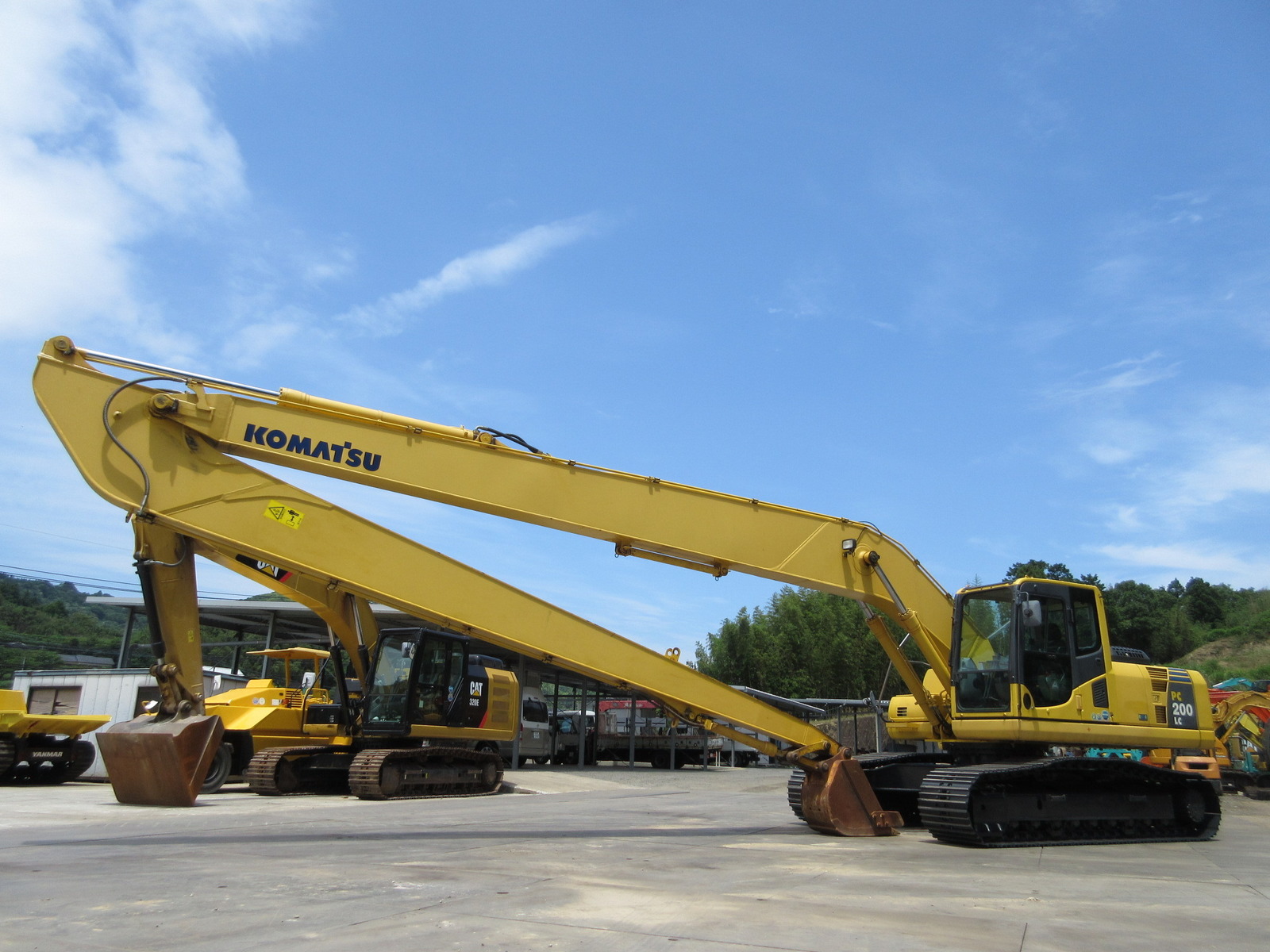 中古建設機械 中古 コマツ KOMATSU 油圧ショベル・バックホー ０．７－０．９立米 PC200LC-8N1