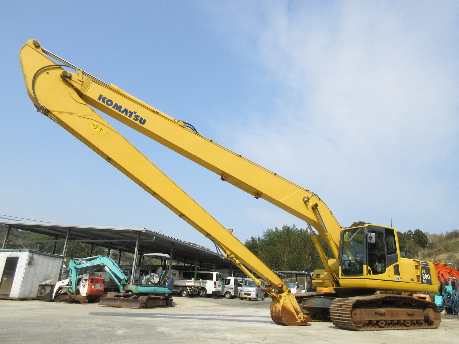 中古建設機械 中古 コマツ KOMATSU 油圧ショベル・バックホー ０．７－０．９立米 PC200LC-8N1