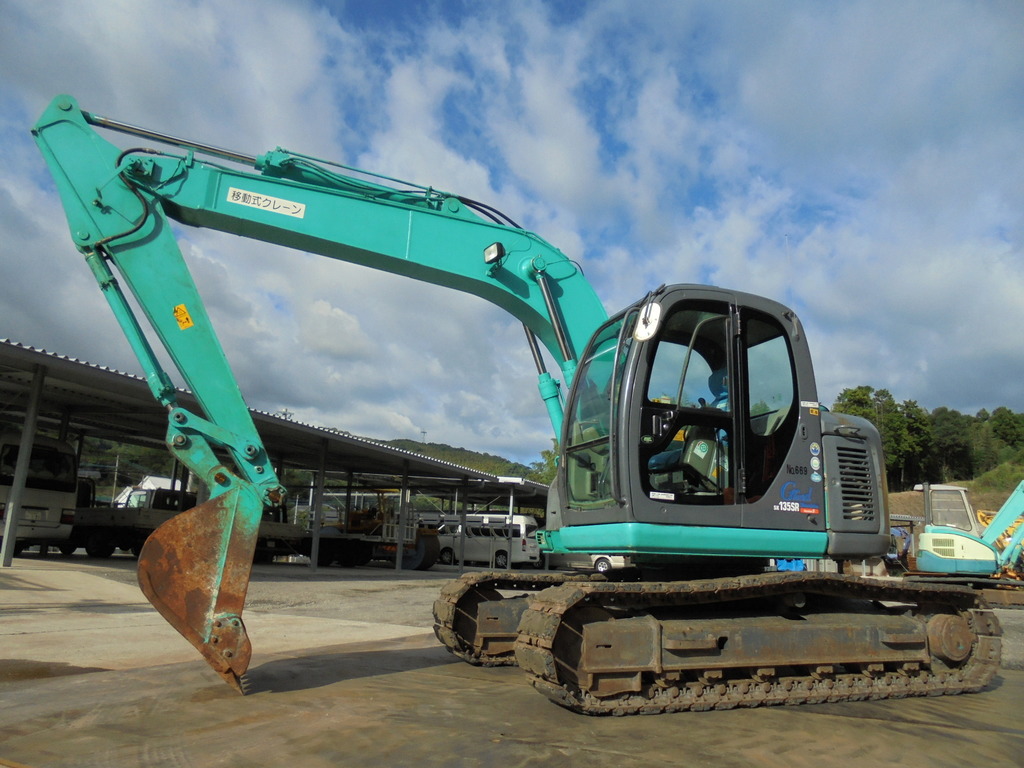 中古建設機械 中古 コベルコ建機 KOBELCO 油圧ショベル・バックホー ０．４－０．５立米 SK135SR-1ES