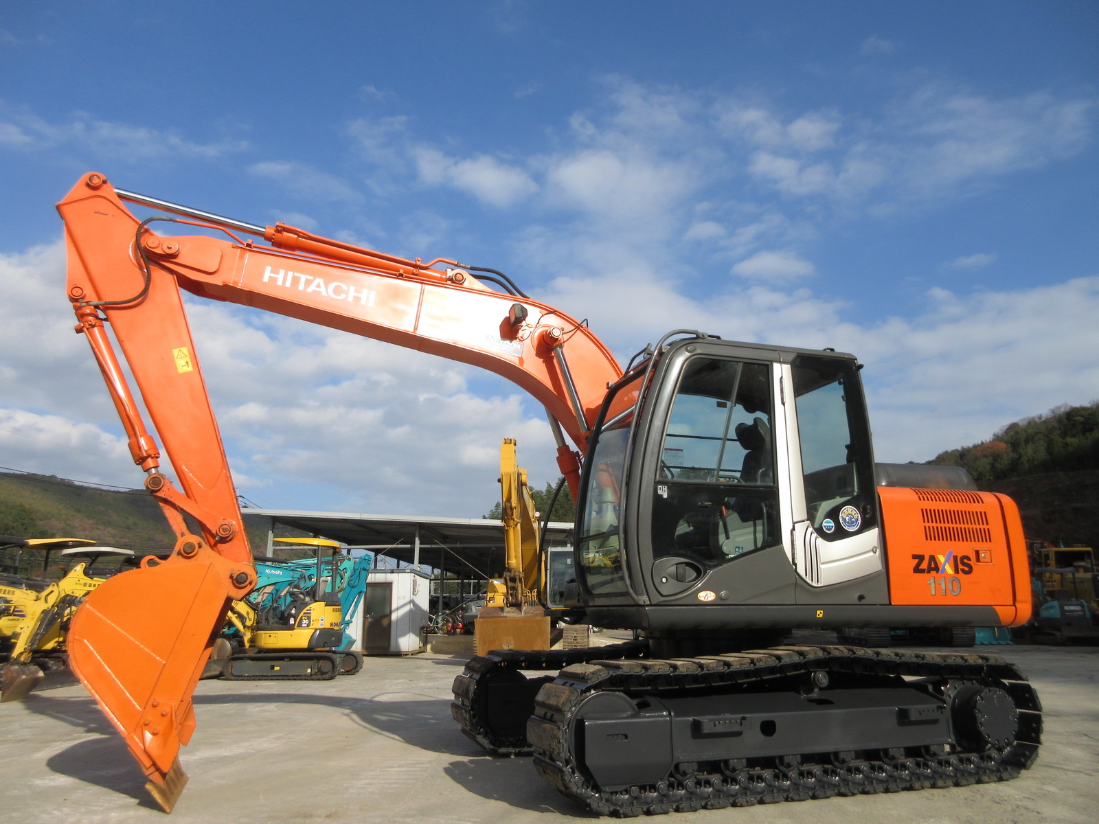 中古建設機械 中古 日立建機 HITACHI 油圧ショベル・バックホー ０．４－０．５立米 ZX110-3