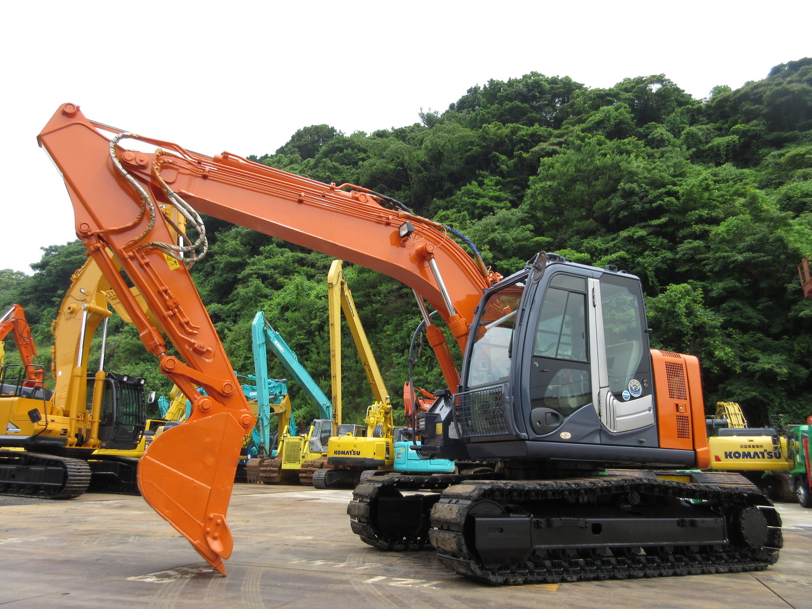 Used Construction Machine Used HITACHI HITACHI Excavator 0.4-0.5m3 ZX135USK-3