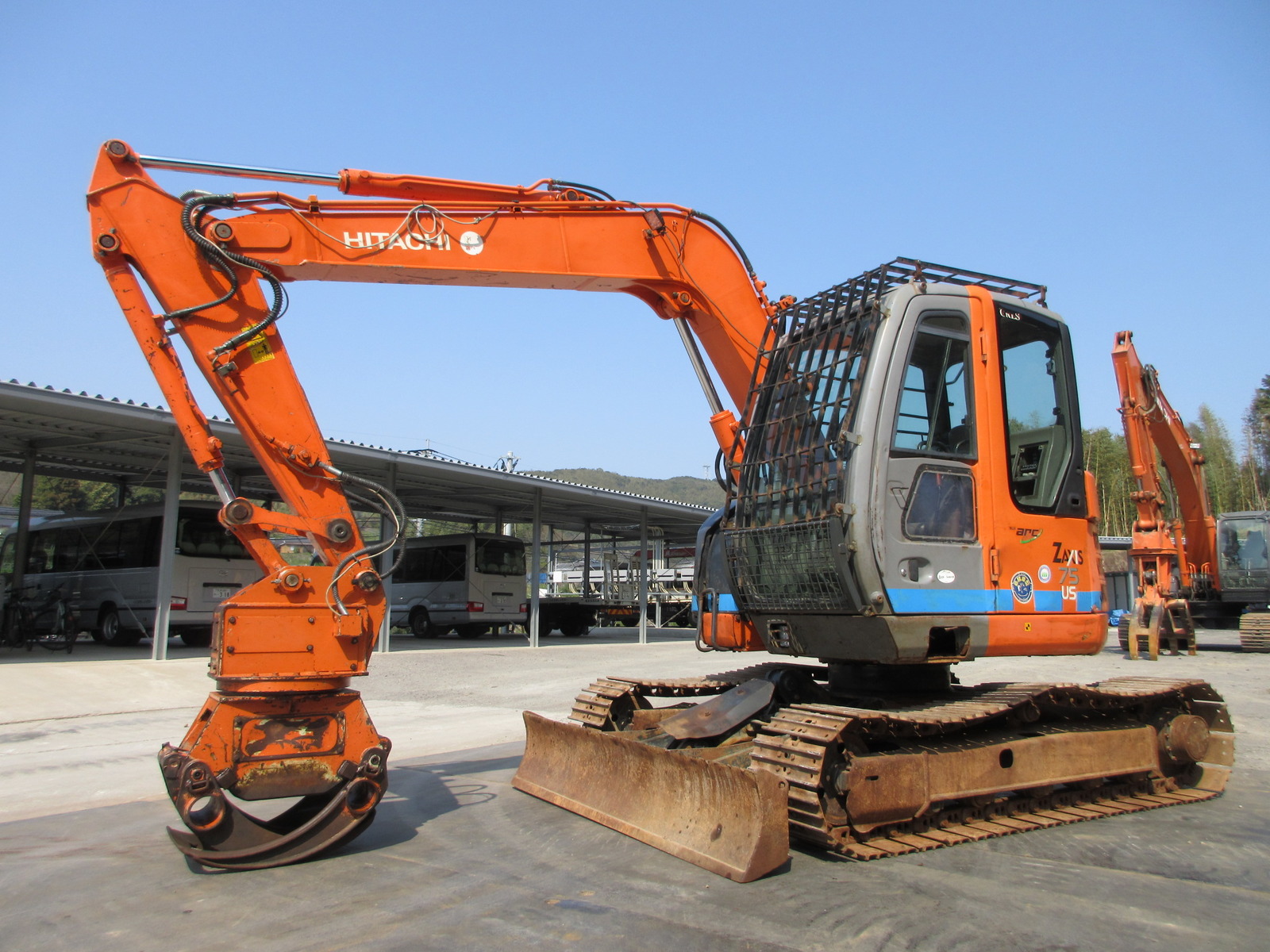 中古建設機械 中古 日立建機 HITACHI 林業機械 グラップル・ウインチ・排土板 ZX75US-A