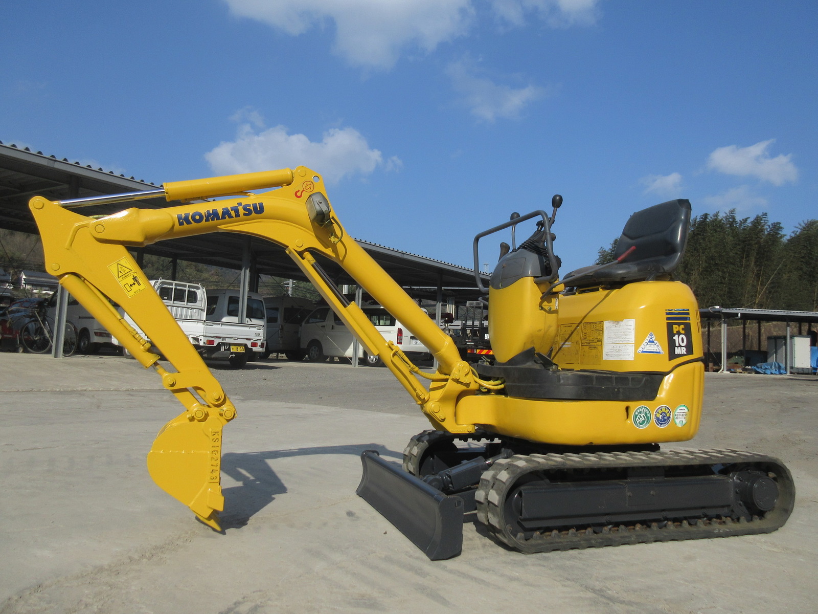 中古建設機械 中古 コマツ KOMATSU 油圧ショベル・バックホー ０．１立米以下 PC10MR-2