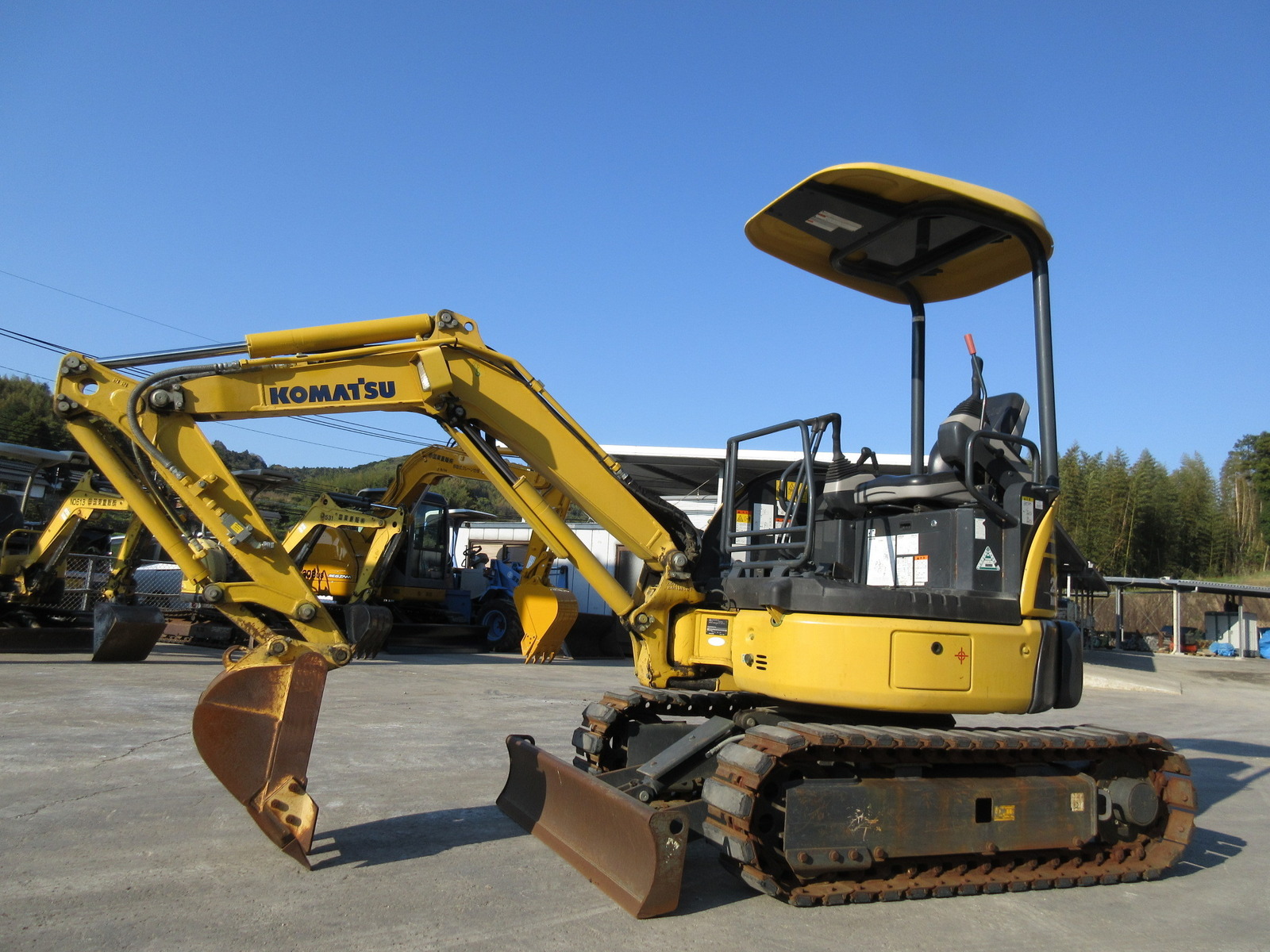 中古建設機械 中古 コマツ KOMATSU 油圧ショベル・バックホー ０．１立米以下 PC20MR-3