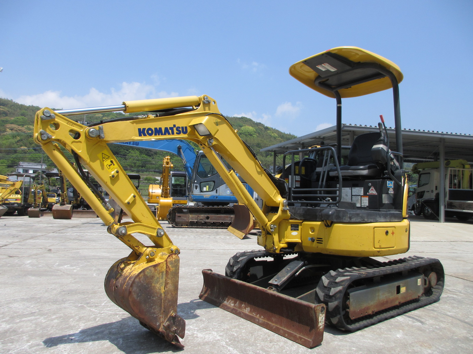 中古建設機械 中古 コマツ KOMATSU 油圧ショベル・バックホー ０．１立米以下 PC20MR-3