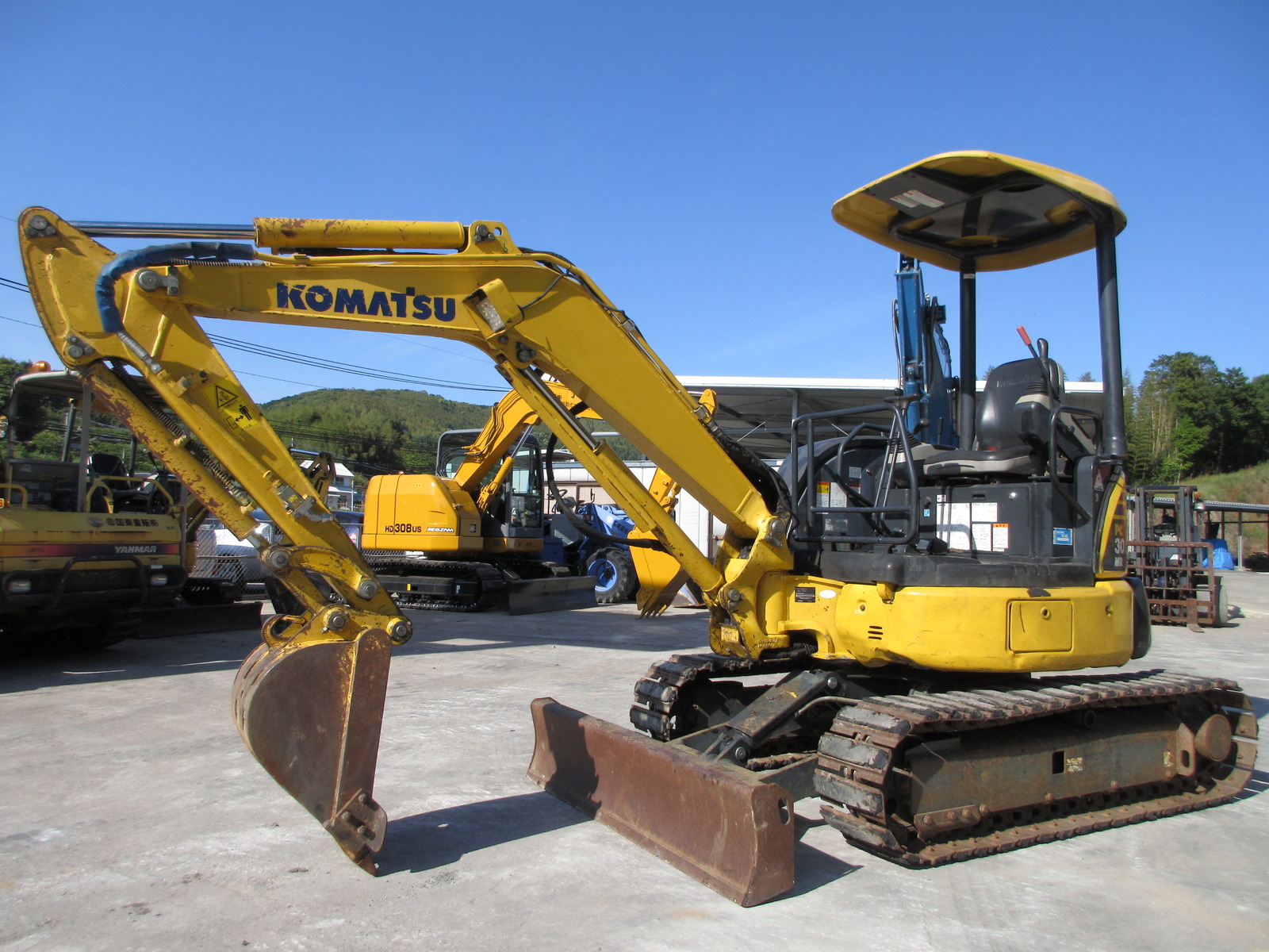 中古建設機械 中古 コマツ KOMATSU 油圧ショベル・バックホー ０．１立米以下 PC30MR-3