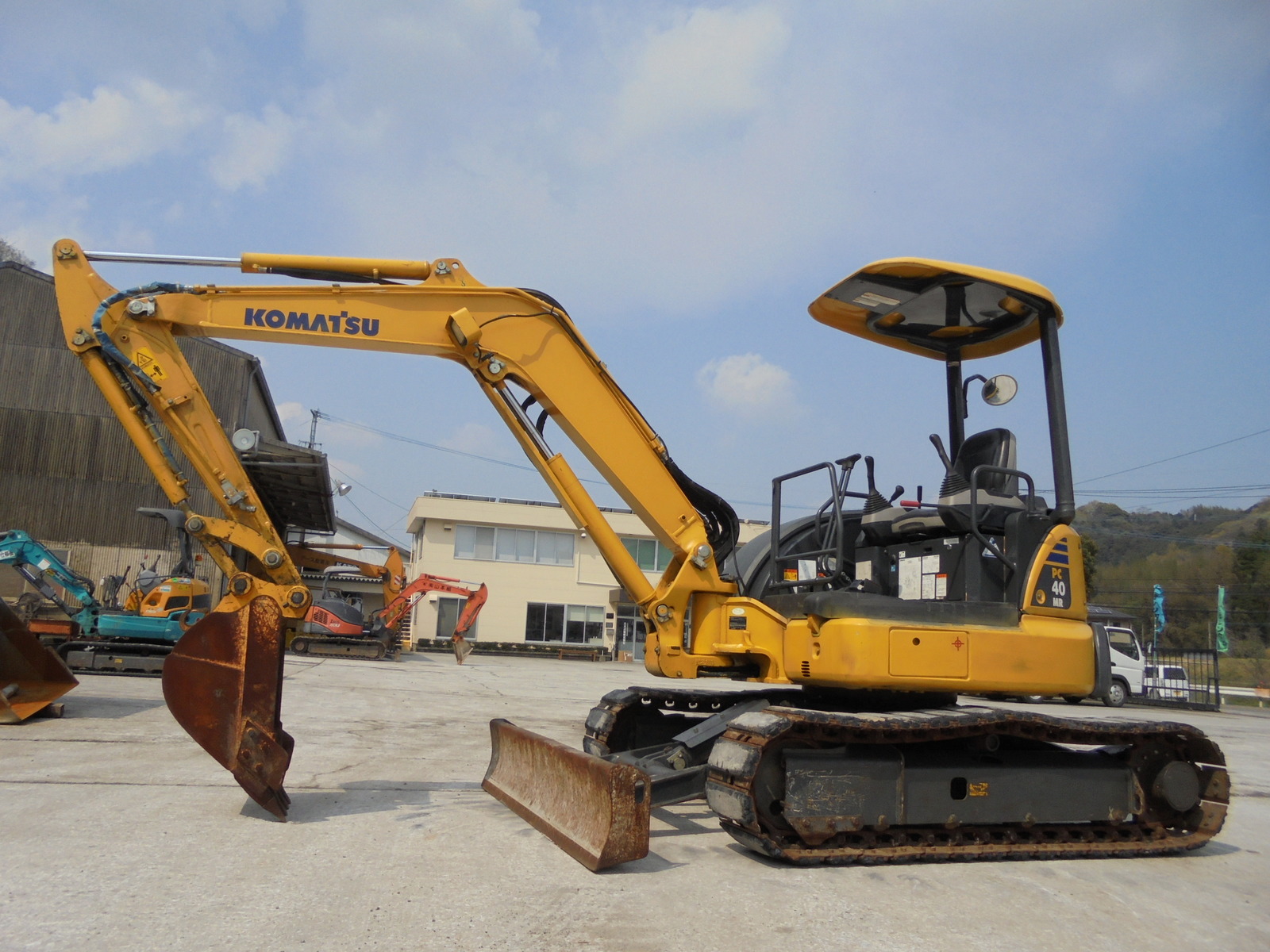 中古建設機械 中古 コマツ KOMATSU 油圧ショベル・バックホー ０．２－０．３立米 PC40MR-3