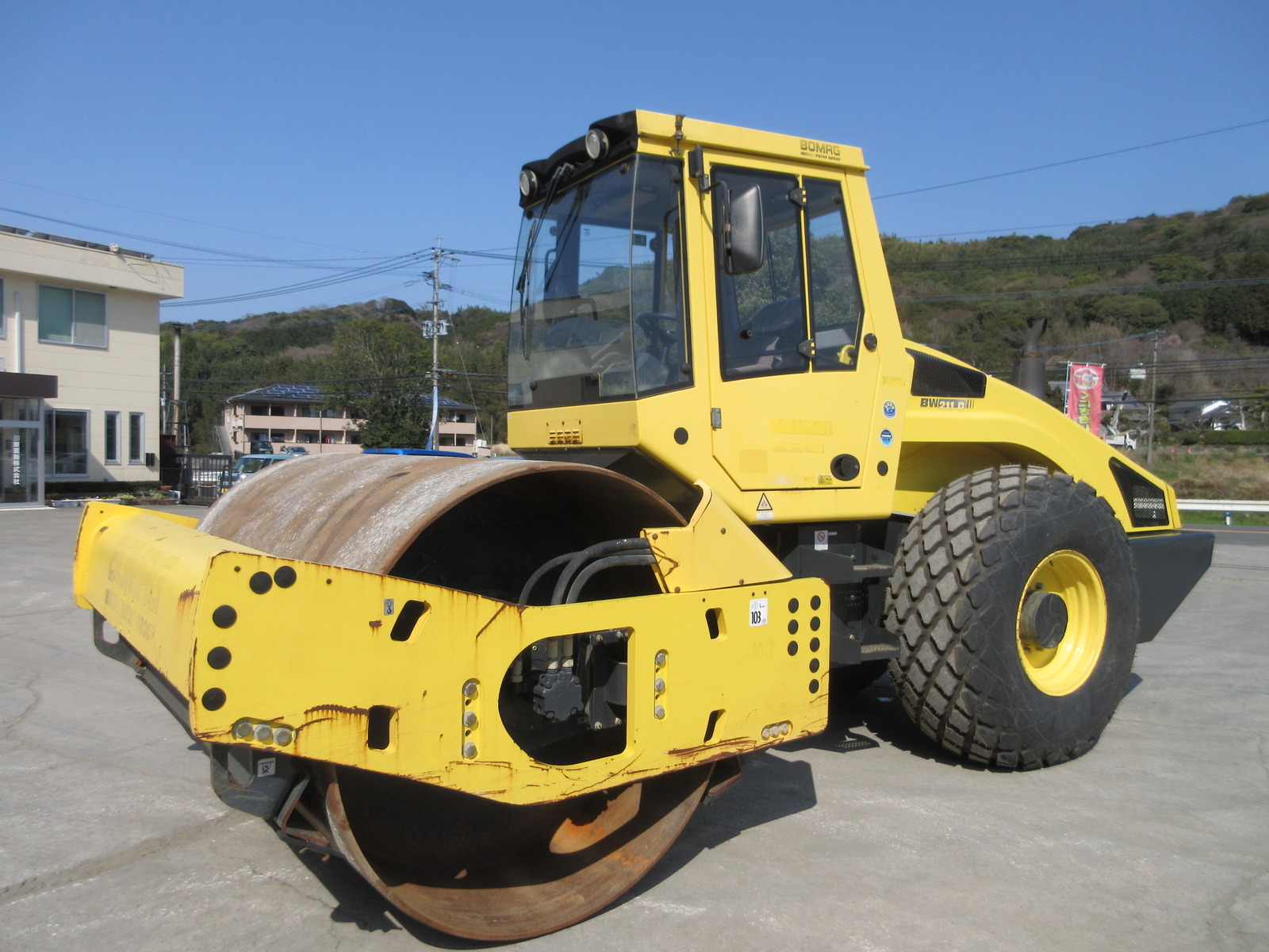 中古建設機械 中古 ボーマク BOMAG ローラー 土工用振動ローラー BW211D-4