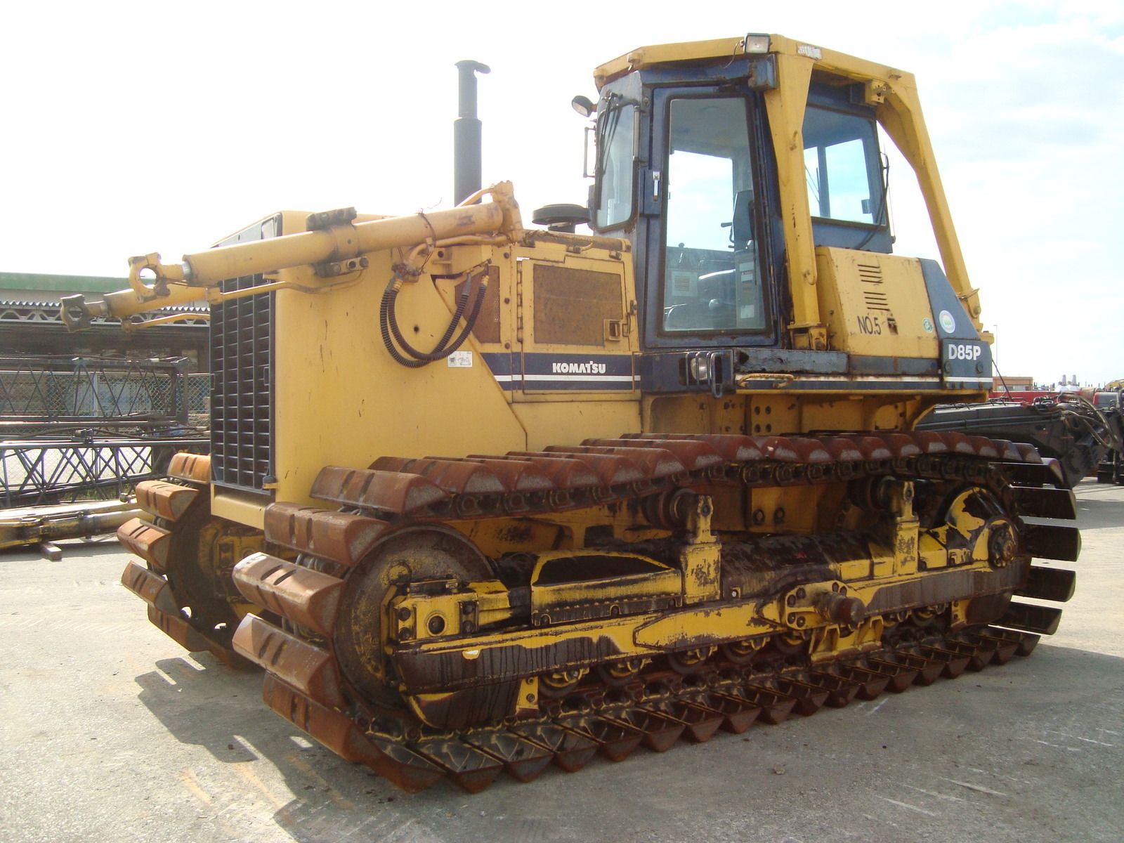 中古建設機械 中古 コマツ KOMATSU ブルドーザ  D85P-21E