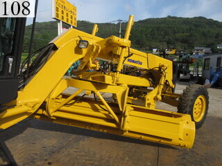 中古建設機械 中古 コマツ KOMATSU モーターグレーダー アーティキュレート式 GD405A-3E0